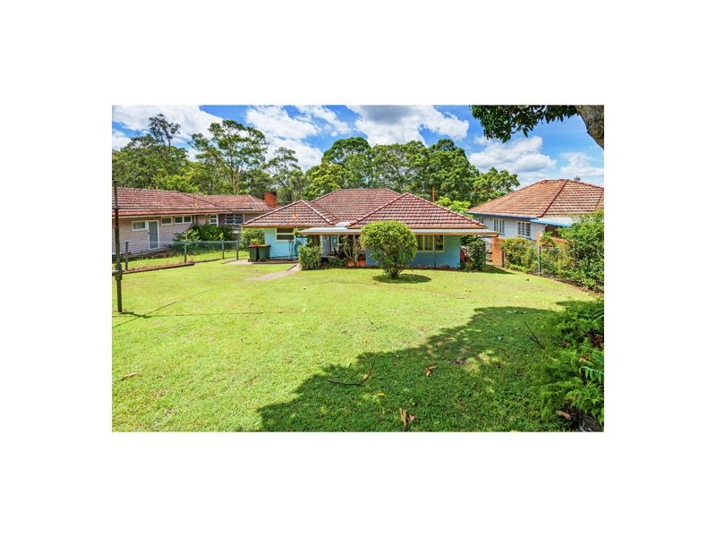122 Holland Road, Holland Park QLD 4121