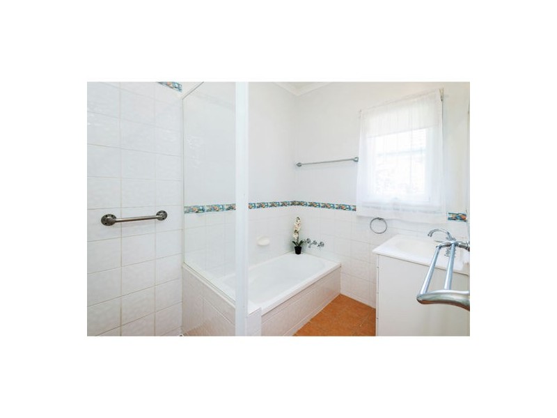 122 Holland Road, Holland Park QLD 4121