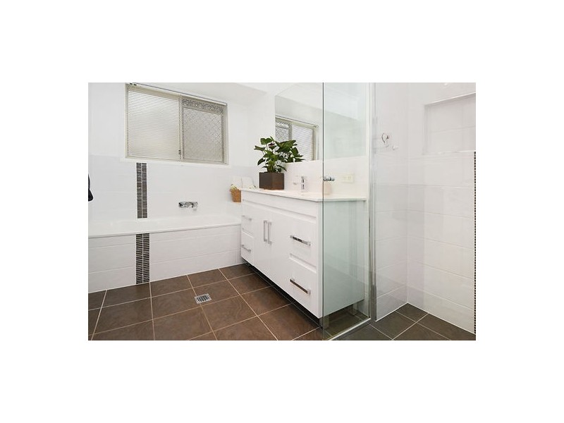 1 Regal Place, Eight Mile Plains QLD 4113