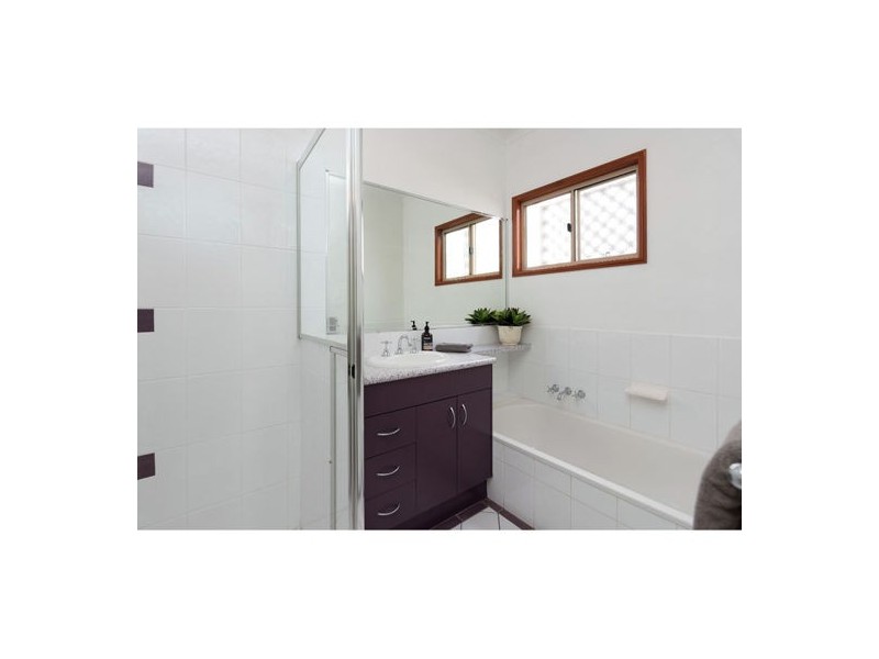 122 Waverley Road, Camp Hill QLD 4152