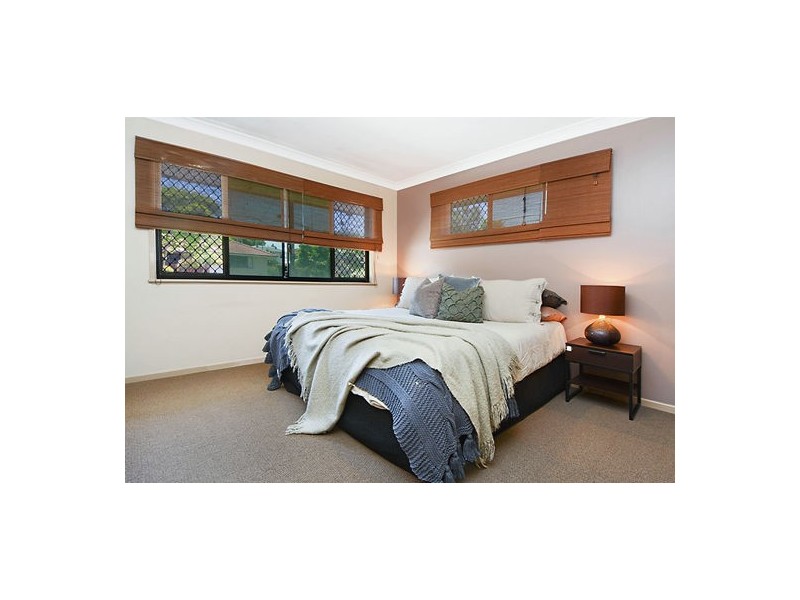 52 Dirkala Street, Mansfield QLD 4122