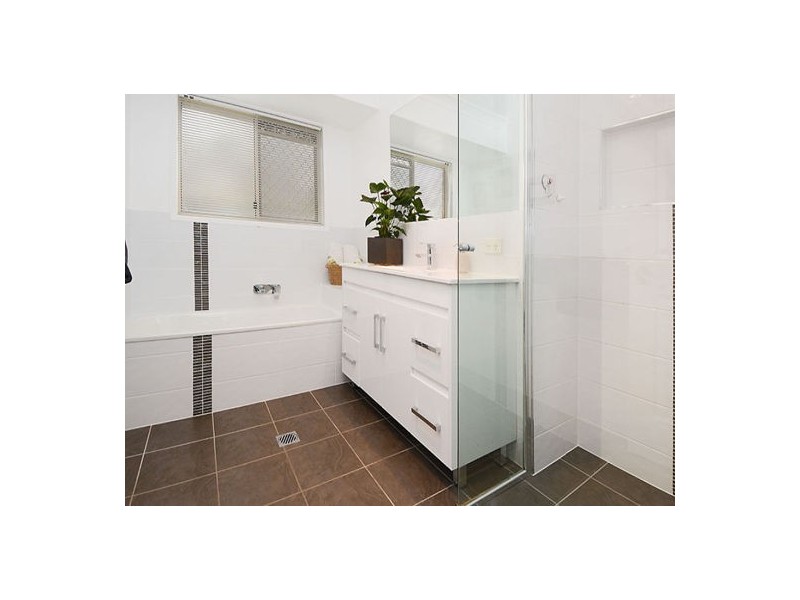 1 Regal Place, Eight Mile Plains QLD 4113