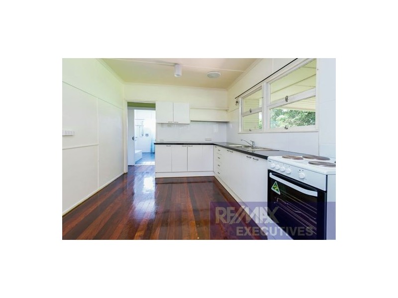 102 Marshall Road, Holland Park QLD 4121