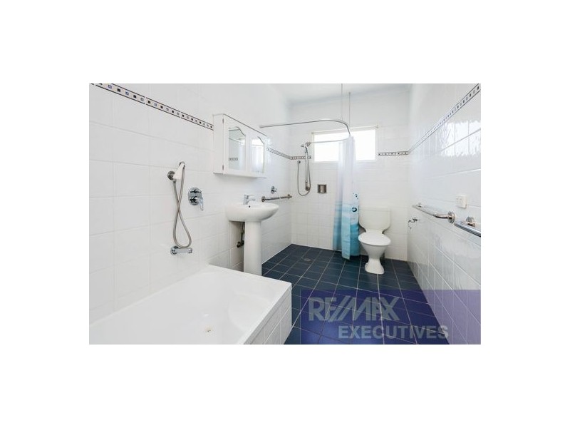 102 Marshall Road, Holland Park QLD 4121