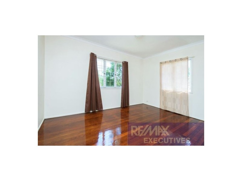 102 Marshall Road, Holland Park QLD 4121