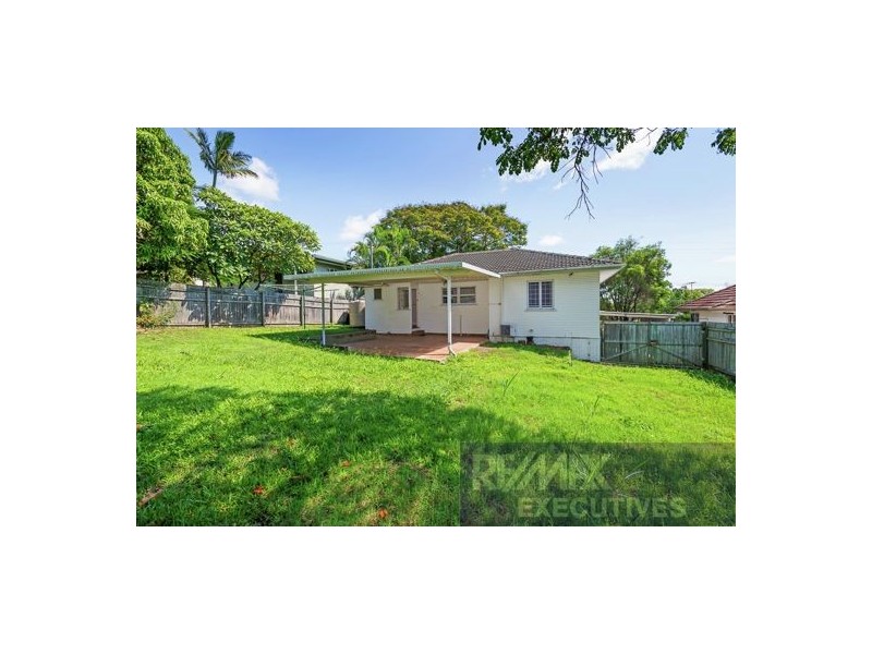 102 Marshall Road, Holland Park QLD 4121