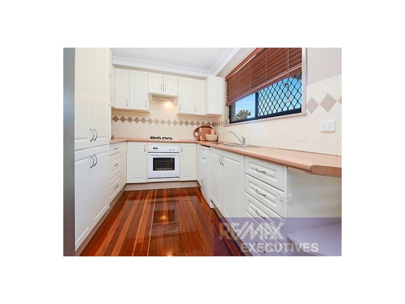 52 Dirkala Street, Mansfield QLD 4122