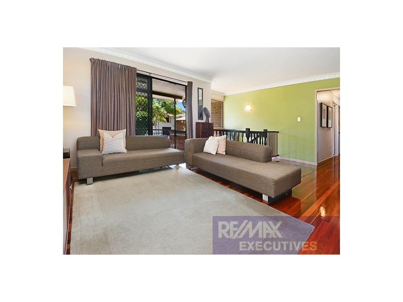 52 Dirkala Street, Mansfield QLD 4122