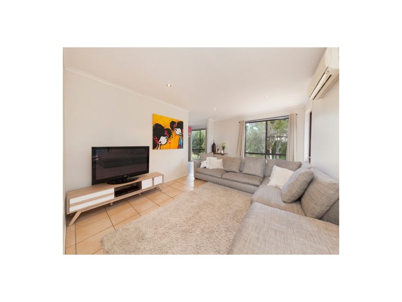 79 Bedivere Street, Carindale QLD 4152