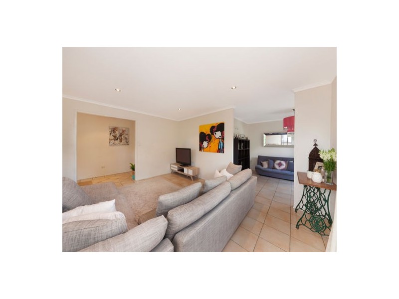 79 Bedivere Street, Carindale QLD 4152