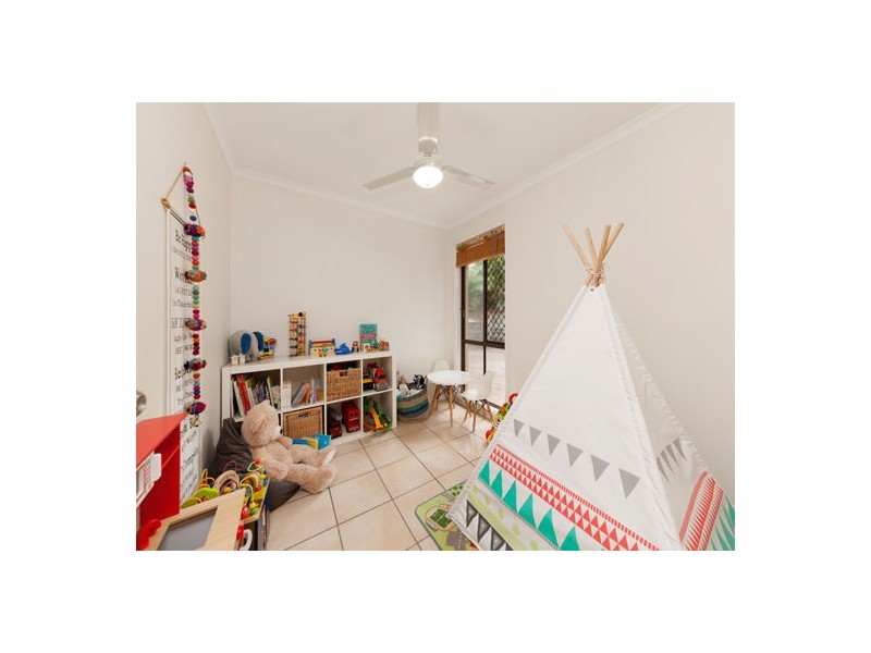 79 Bedivere Street, Carindale QLD 4152