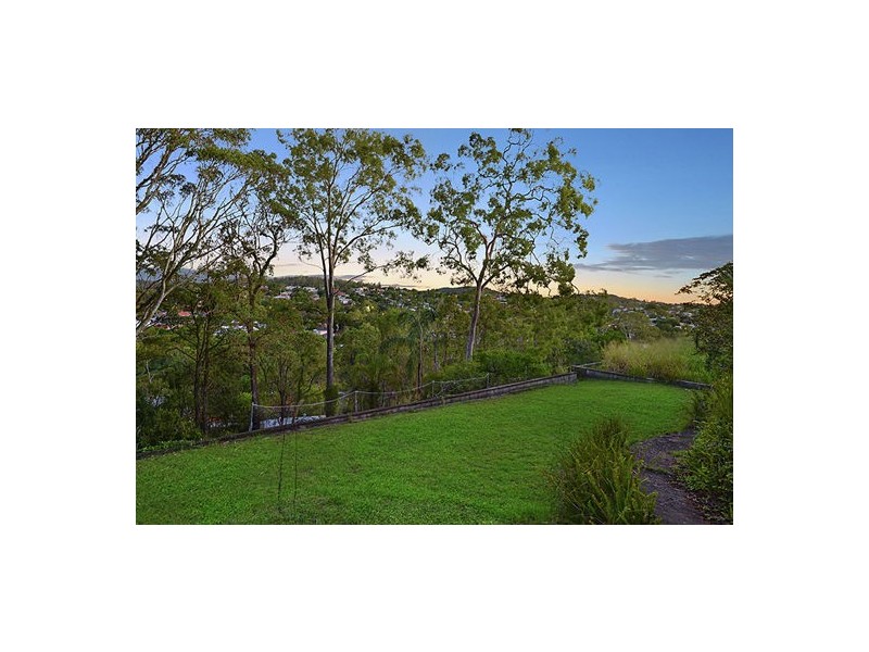 44 Nicholson St, Greenslopes QLD 4120