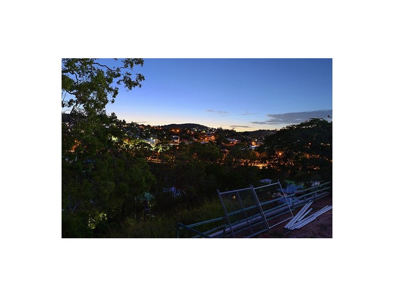 44 Nicholson St, Greenslopes QLD 4120