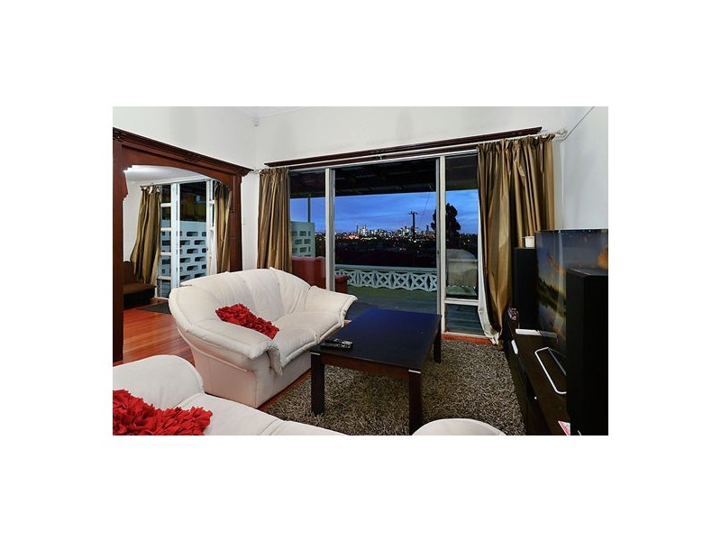 44 Nicholson St, Greenslopes QLD 4120