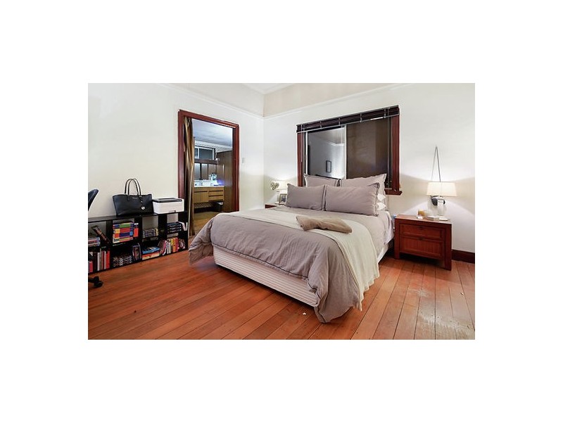 44 Nicholson St, Greenslopes QLD 4120