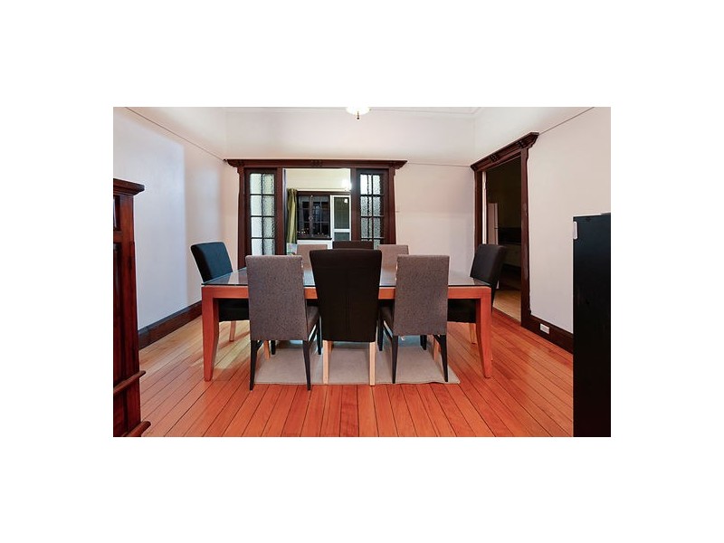 44 Nicholson St, Greenslopes QLD 4120