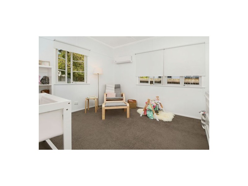 63 Sapphire Street, Holland Park QLD 4121