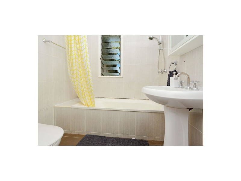 63 Sapphire Street, Holland Park QLD 4121