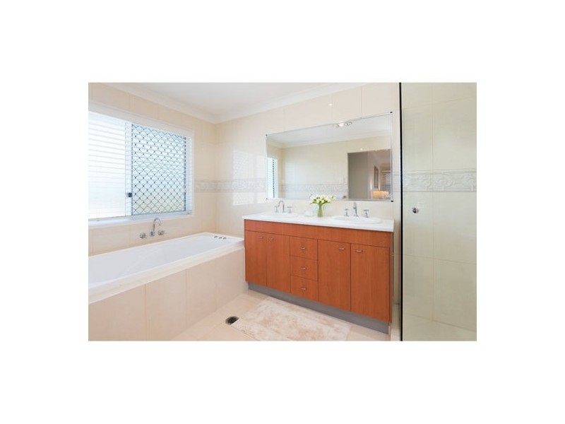 17 Dane Court, Manly West QLD 4179