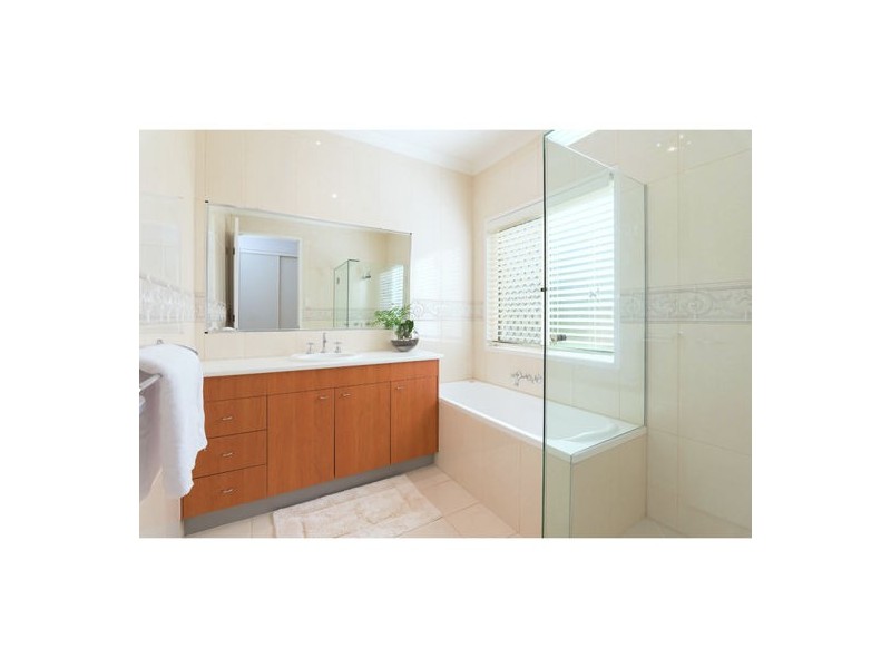 17 Dane Court, Manly West QLD 4179