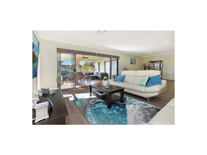 1 Harrogate Place, Gumdale QLD 4154