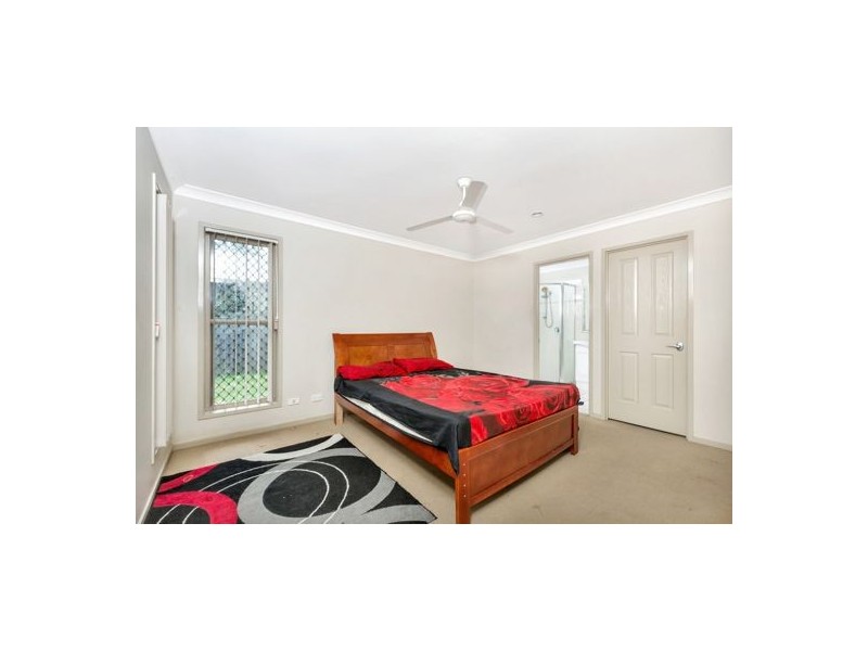 37 Flower Place, Richlands QLD 4077