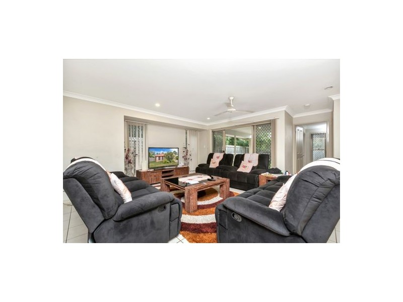 37 Flower Place, Richlands QLD 4077