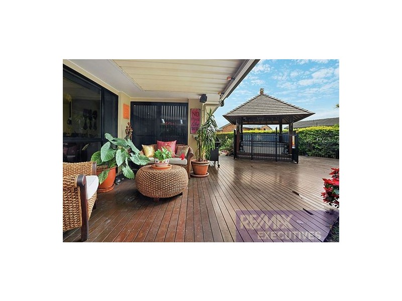 8 Kuhler Court, Carindale QLD 4152