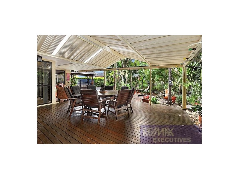 8 Kuhler Court, Carindale QLD 4152