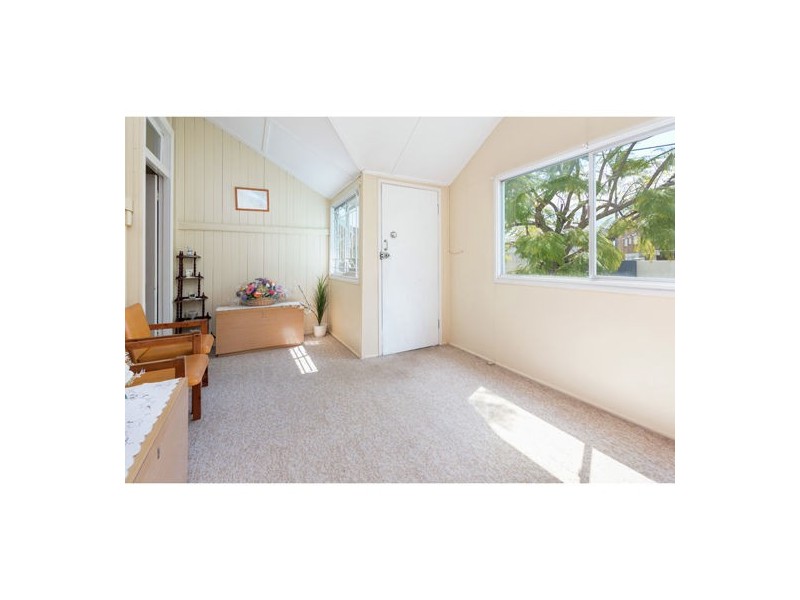 49 Wynnum Road, Norman Park QLD 4170
