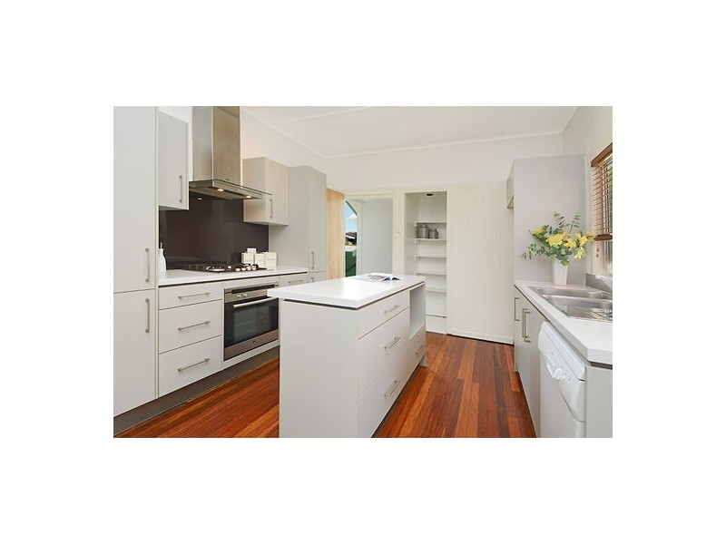 10 Mar St, Holland Park QLD 4121