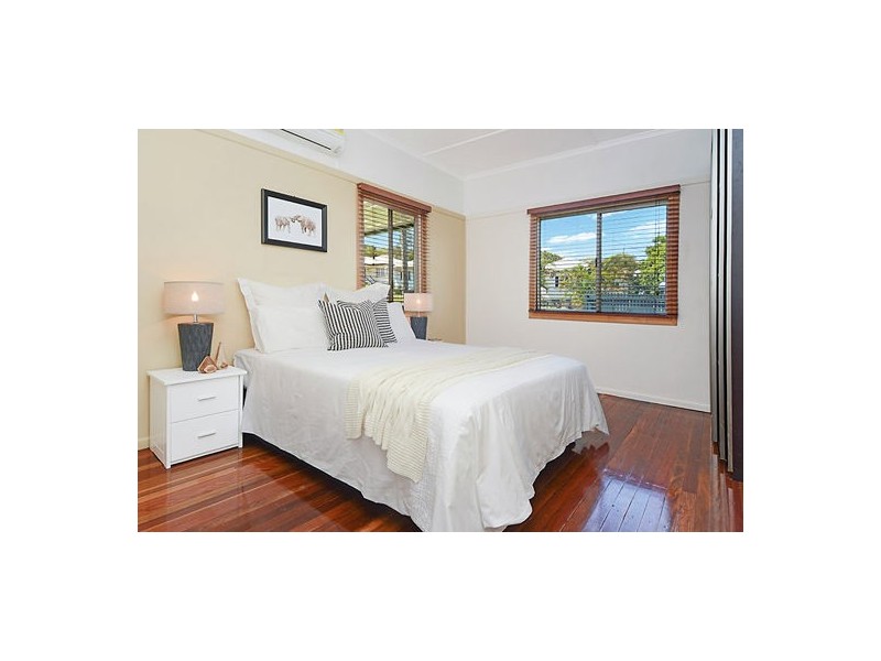 10 Mar St, Holland Park QLD 4121