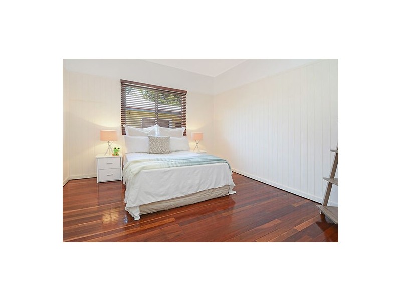 10 Mar St, Holland Park QLD 4121