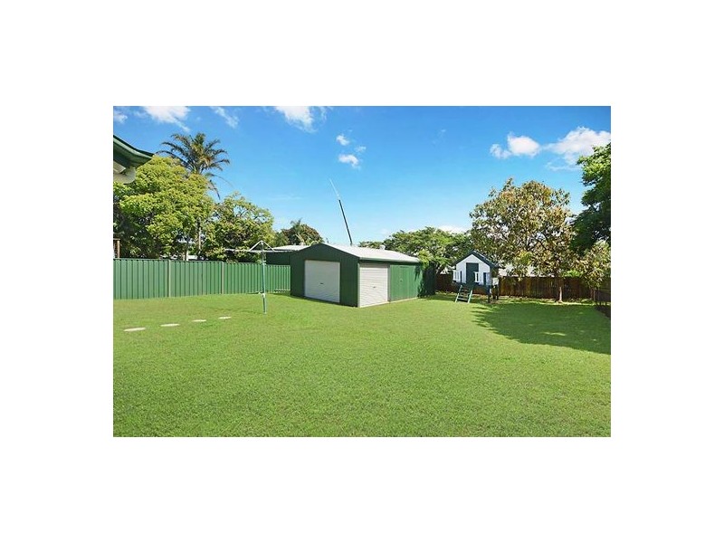 10 Mar St, Holland Park QLD 4121