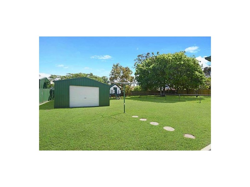 10 Mar St, Holland Park QLD 4121