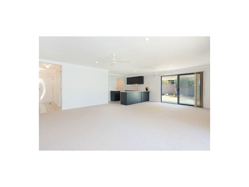 2/1 Willard Road, Capalaba QLD 4157
