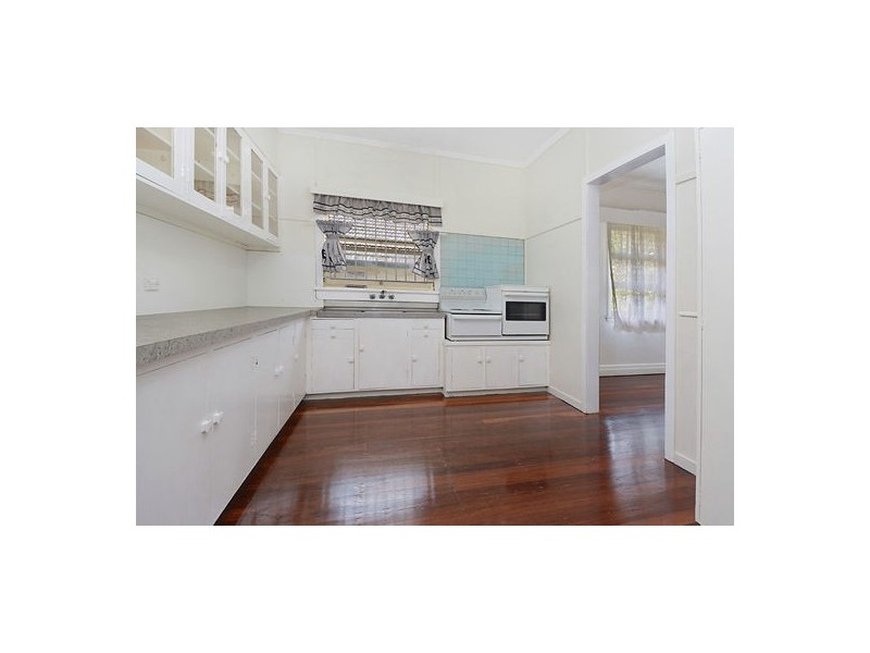 124 Holland Road, Holland Park QLD 4121
