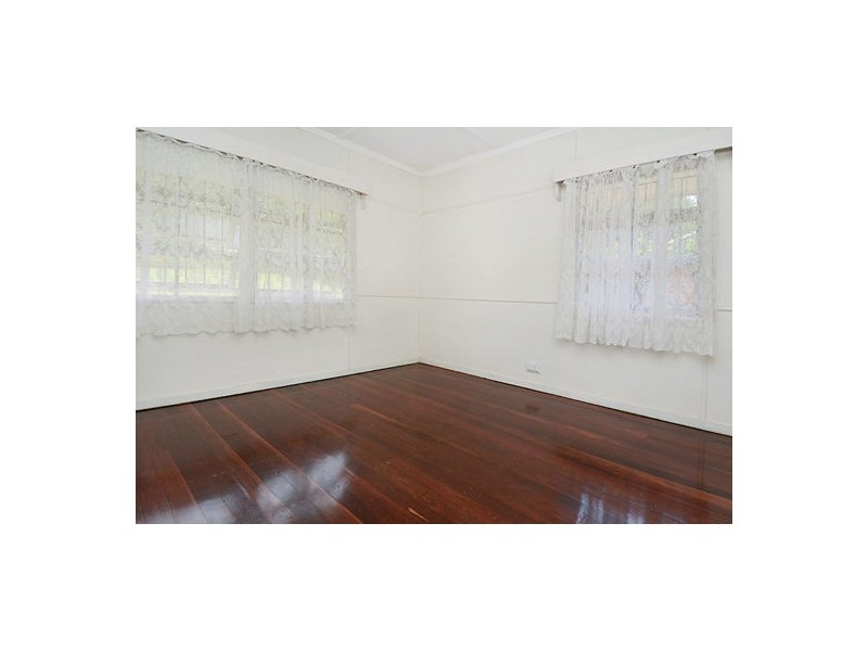 124 Holland Road, Holland Park QLD 4121