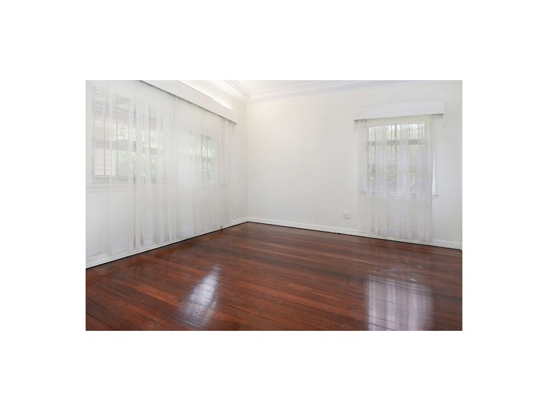 124 Holland Road, Holland Park QLD 4121