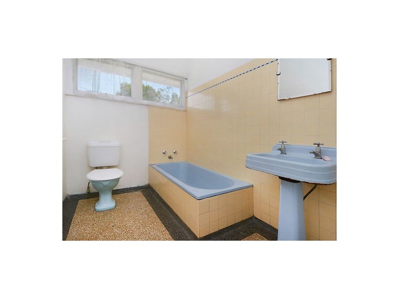 124 Holland Road, Holland Park QLD 4121