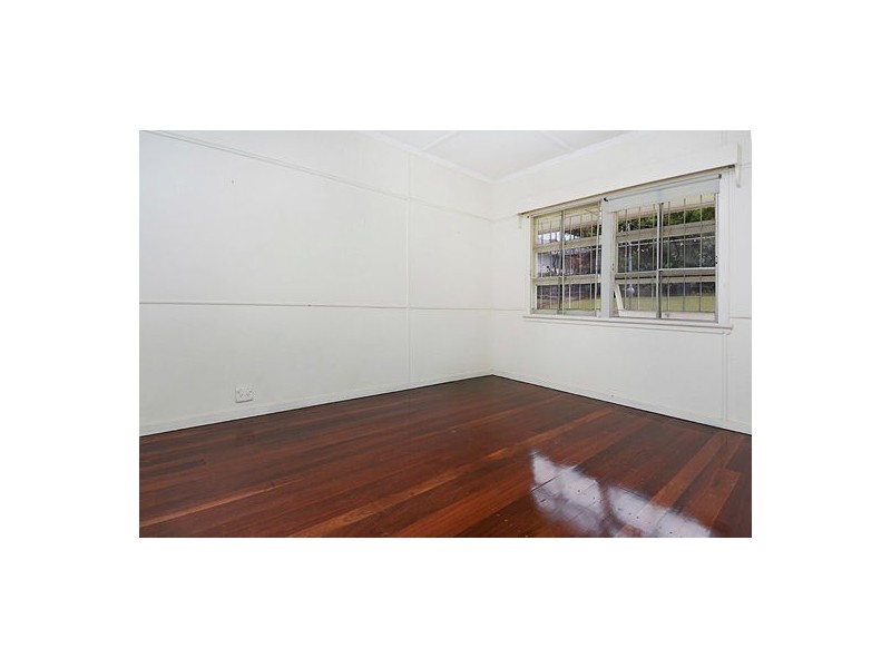 124 Holland Road, Holland Park QLD 4121