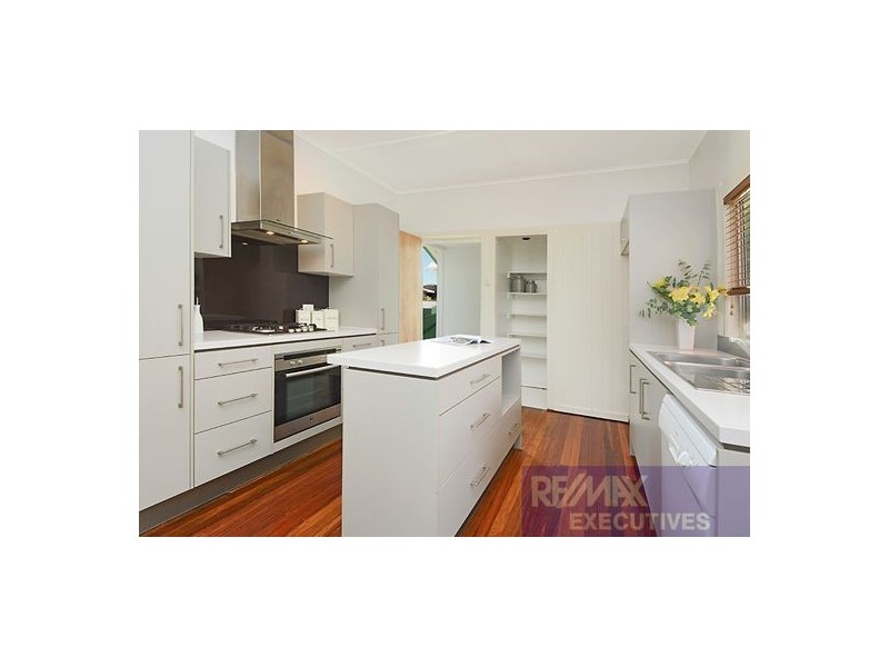 10 Mar Street, Holland Park QLD 4121