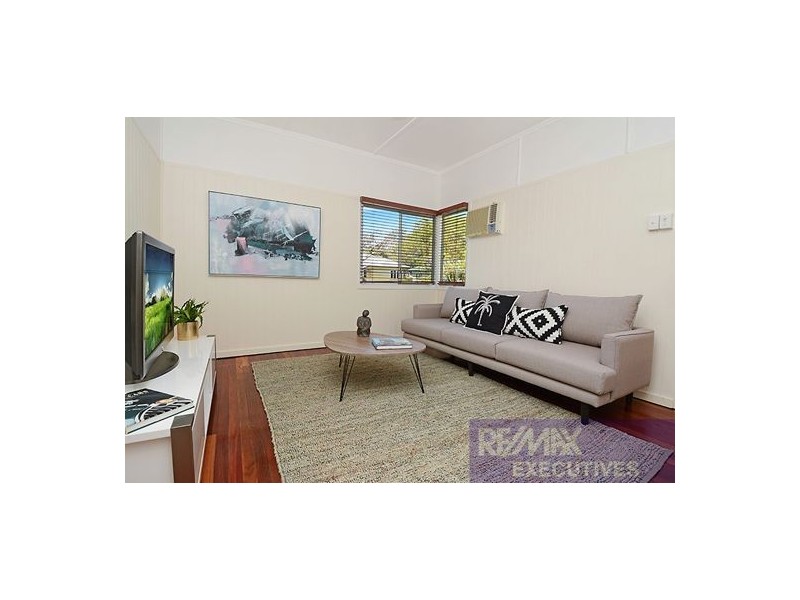10 Mar Street, Holland Park QLD 4121