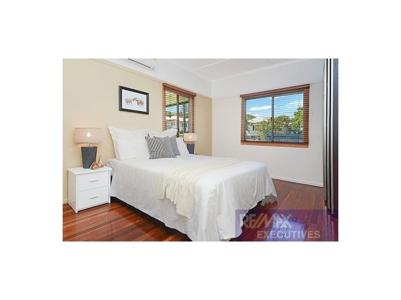 10 Mar Street, Holland Park QLD 4121