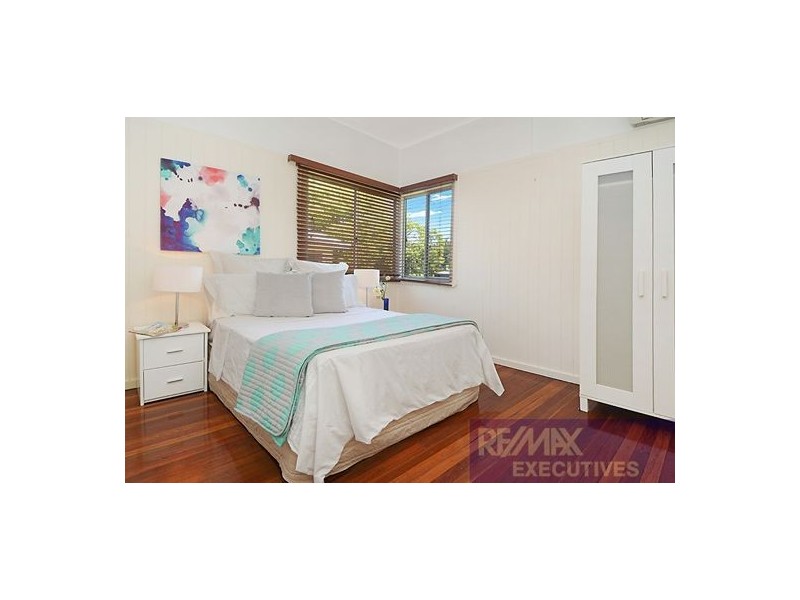 10 Mar Street, Holland Park QLD 4121