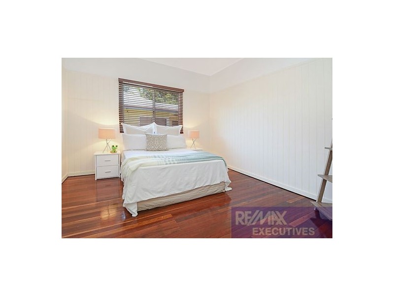 10 Mar Street, Holland Park QLD 4121