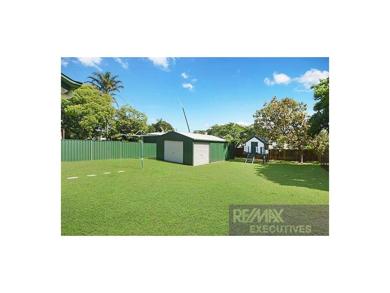 10 Mar Street, Holland Park QLD 4121