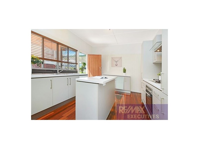10 Mar Street, Holland Park QLD 4121