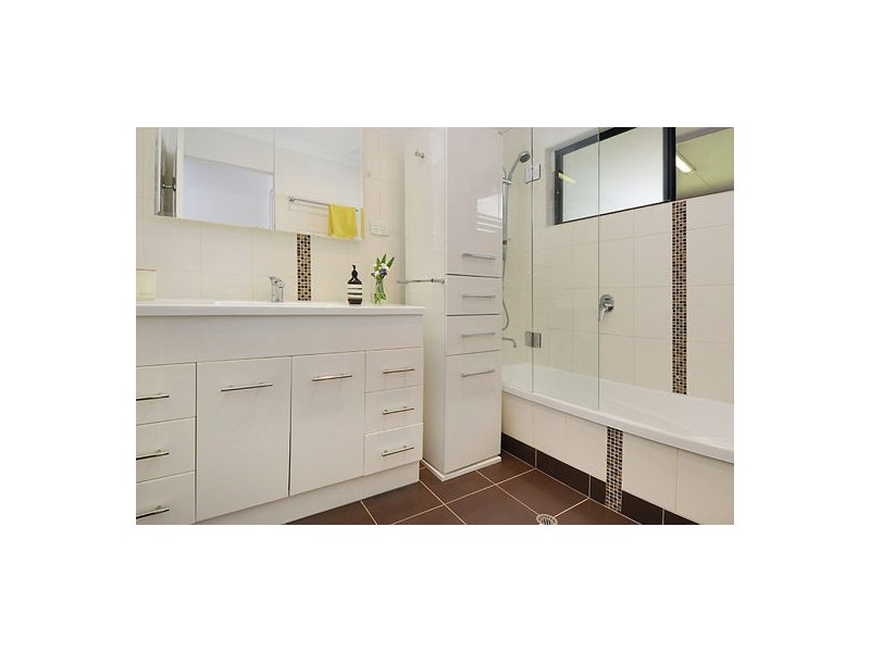 33 Honeysuckle Street, Mansfield QLD 4122