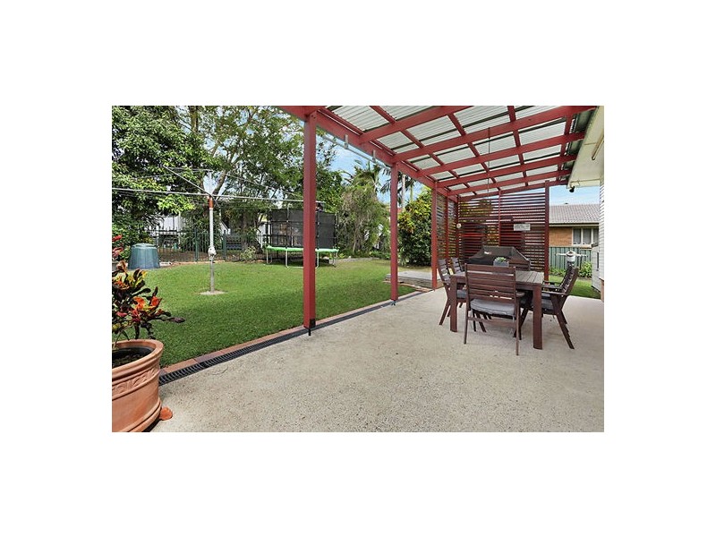 33 Casmaria Street, Mansfield QLD 4122